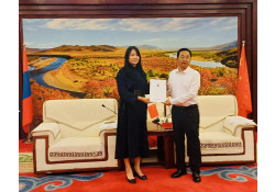 Консул Г.Золзаяа Хянган аймагт ажиллаж, консулын патентаа гардууллаа