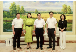 КОНСУЛ Г.ЗОЛЗАЯА ХӨЛӨНБУЙР ХОТЫН НАМЫН ХОРООНЫ ДАРГА ВАН ВАНШӨНД КОНСУЛЫН ПАТЕНТАА ГАРДУУЛЛАА