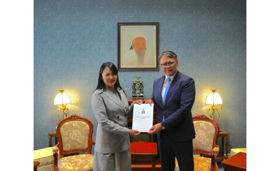 МОНГОЛ УЛСААС БНХАУ-ЫН МАНЖУУР ХОТОД СУУХ КОНСУЛ Г.ЗОЛЗАЯАД КОНСУЛЫН ПАТЕНТ ГАРДУУЛАВ